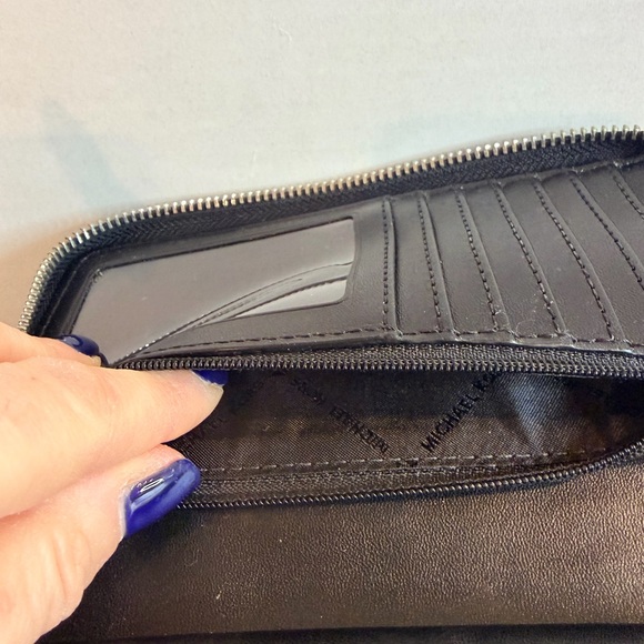 NWOT MICHAEL Michael Kors Black Monogram Wallet - Picture 7 of 8